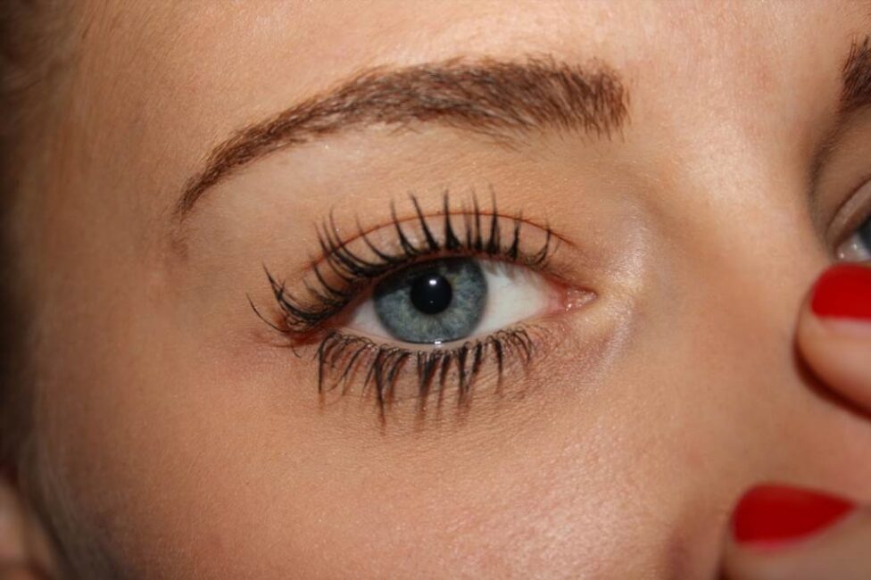 jak zrobić kreski kredką do oczu